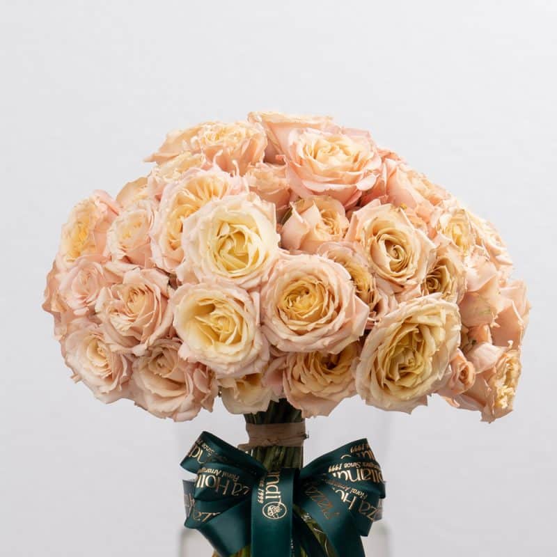Peach Spray Roses in Stylish Glass Vase (30 cm)