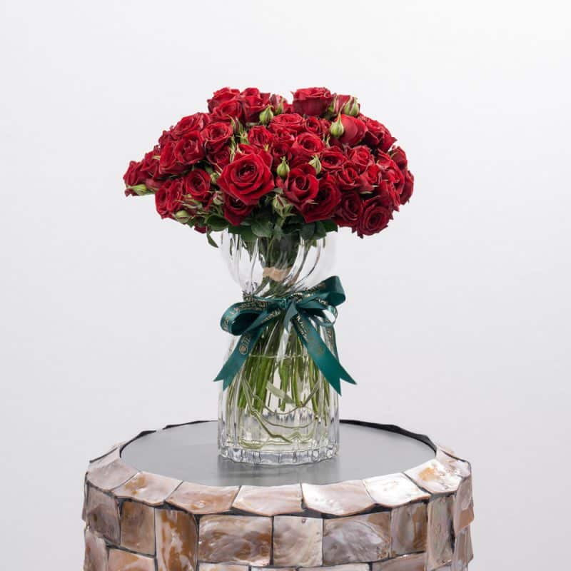 Red Spray Roses in Glass Vase (23 cm)