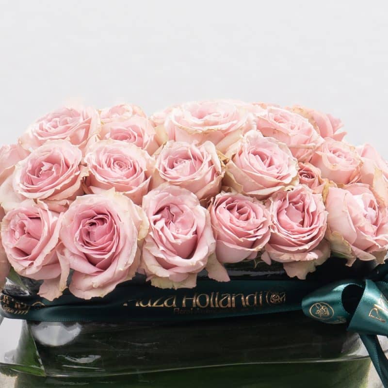Light Purple Spray Roses in Rectangle Glass Bowl Vase(22 x 10 x 10 cm)