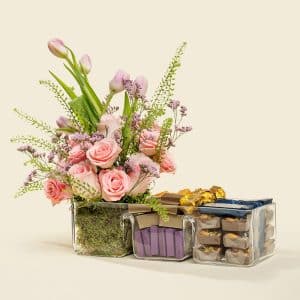 baby-pink-roses-tulips-bouquet-1kg-praline-chocolate