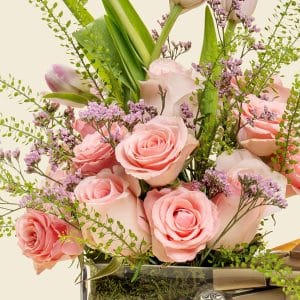 baby-pink-roses-tulips-bouquet-1kg-praline-chocolate