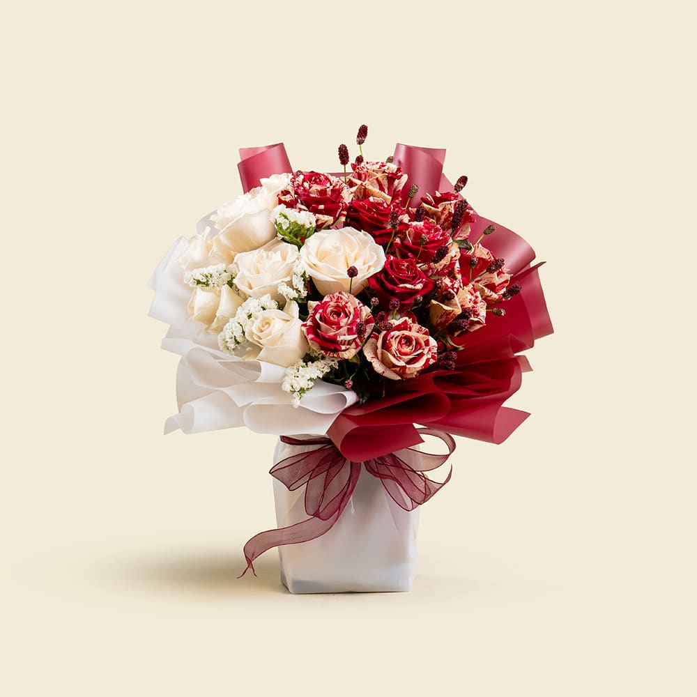 Qatar Flag Rose Bouquet with White Statice